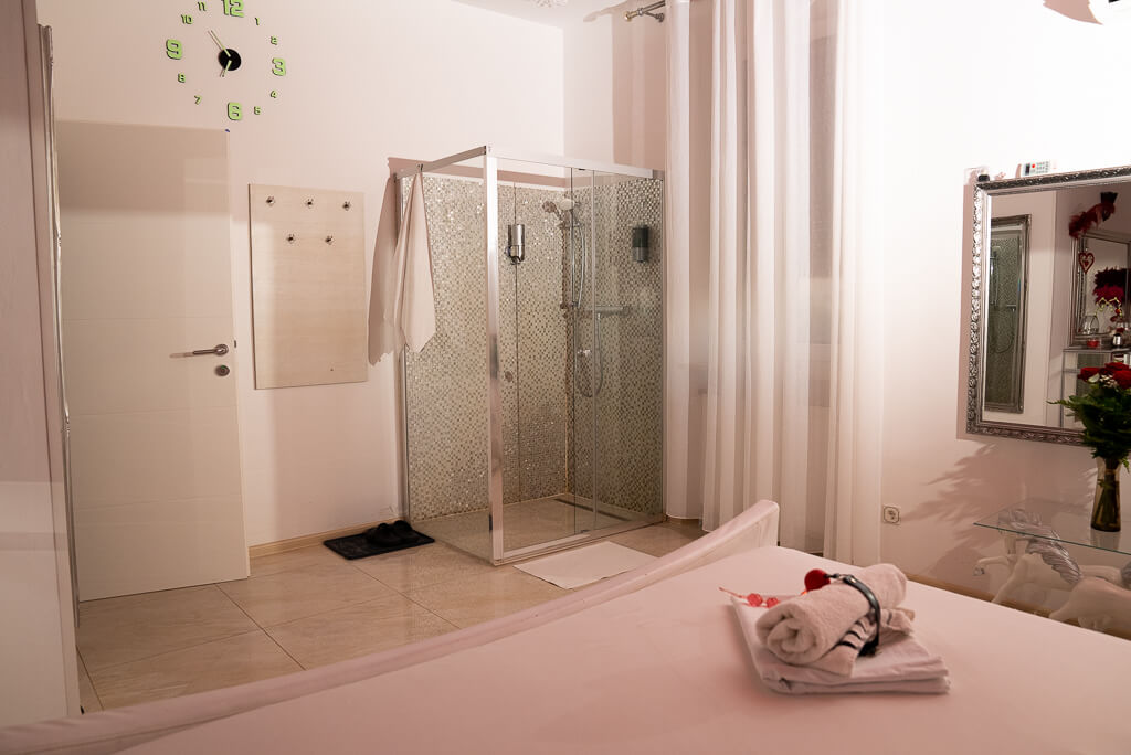 photo-roteszimmer05